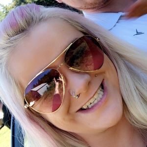 Meet your Posher, Crystal